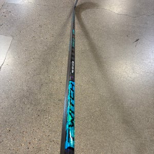 Senior Bauer Twitch Hockey Stick Right Handed P92 65 Flex (Used)