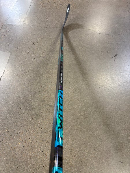 Senior Bauer Twitch Hockey Stick Right Handed P92 65 Flex (Used)
