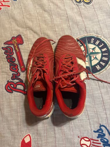 Red Men's Size M 11.5 (W 12.5) Adult New Balance Low Top 4040v7 Metal (Used)