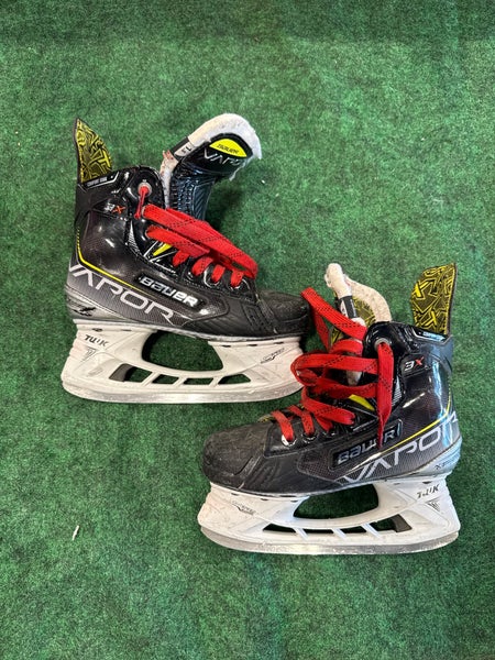 Junior Bauer Vapor 3X Hockey Skates (Regular) Size 1.5 (Used)