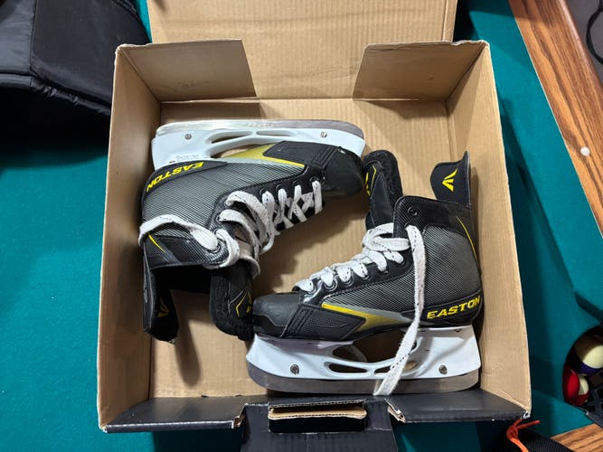 Easton Stealth 75S Hockey Skates Extra Wide Width Size 4 (Used)