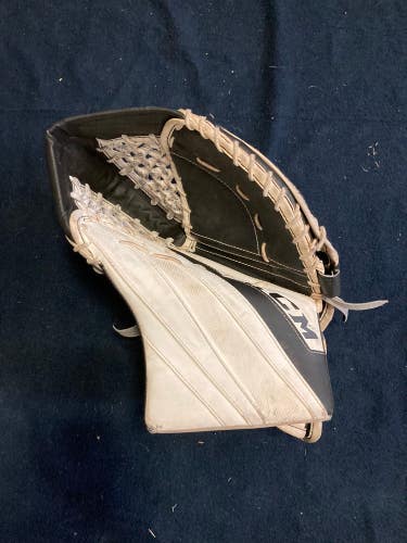 White Junior CCM Extreme Flex E5.5 Goalie Glove