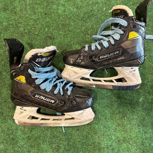 Junior Bauer Supreme 3S Pro Hockey Skates (Regular) Size 3.5 (Used)