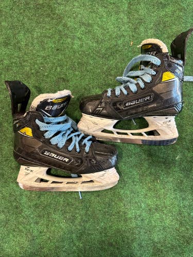 Junior Bauer Supreme 3S Pro Hockey Skates (Regular) Size 3.5 (Used)