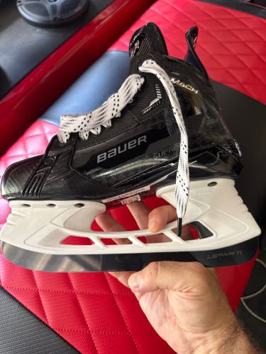 2022 Bauer Supreme Mach Hockey Skates Regular Width Size 4 (New)