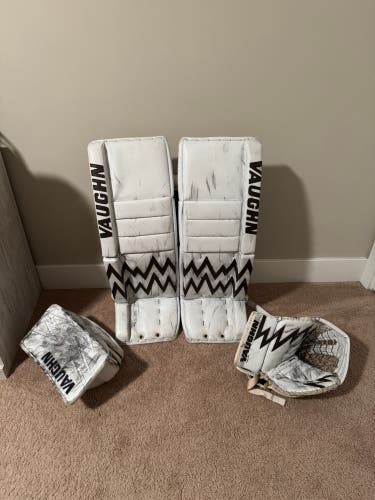 Hunter Shepard Hershey Bears Pro return Vaughn Pro V Elite Set