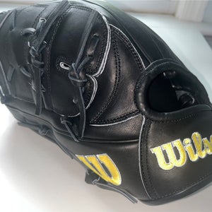 2025 Wilson LH Pitcher's A2000 B2 Baseball Glove 12" (New)
