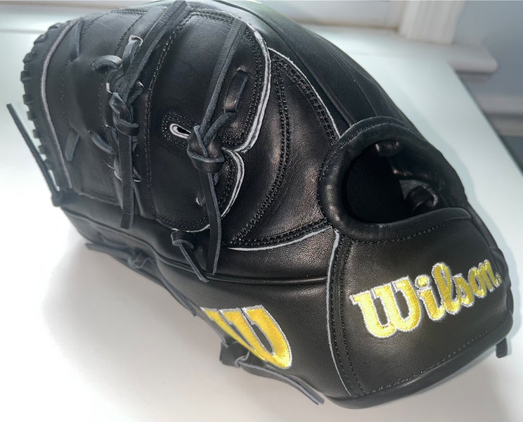 2025 Wilson LH Pitcher's A2000 B2 Baseball Glove 12" (New)