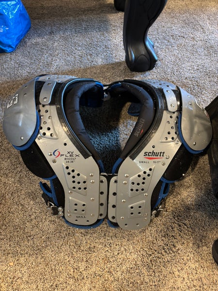 Small Adult Schutt Varsity Flex 2.0 Shoulder Pads (Used)