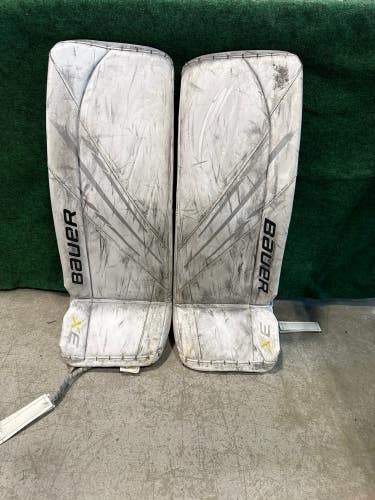 White Bauer Vapor 3X Goalie Leg Pads (Used) | Int Small (30+)