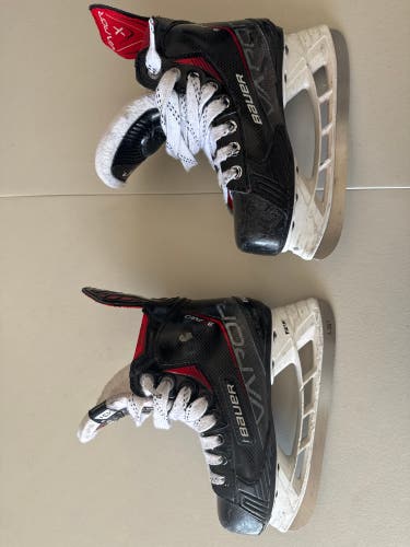 Used Youth Bauer vapor 3X pro size 13.5 Hockey skates