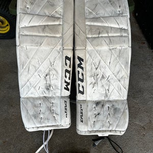 31" CCM Eflex 6 Goalie Leg Pads (Used)