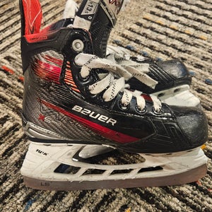 2024 Bauer Vapor X5 Pro Hockey Skates Regular Width 13.5 (Used)