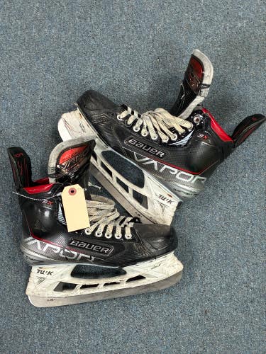 Senior Bauer Vapor 3X Hockey Skates 9.5 (Used)