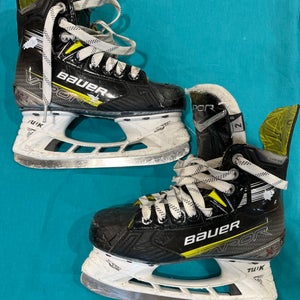 Junior Bauer Vapor X4 Hockey Skates Regular Width Size 2 (Used)