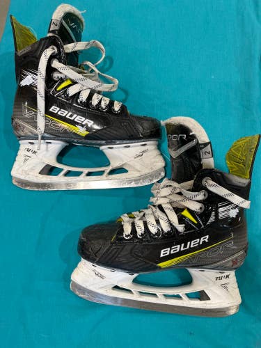 Junior Bauer Vapor X4 Hockey Skates Regular Width Size 2 (Used)
