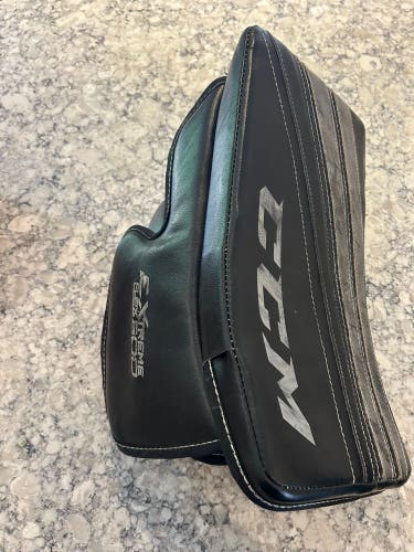 CCM Extreme Flex 500 Blocker Intermediate Regular (Used)