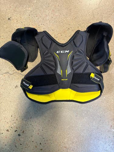 Medium Junior CCM Tacks 9040 Shoulder Pads (Used)