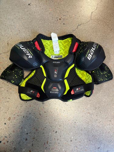 Medium Junior Bauer Vapor 3X Shoulder Pads (Used)