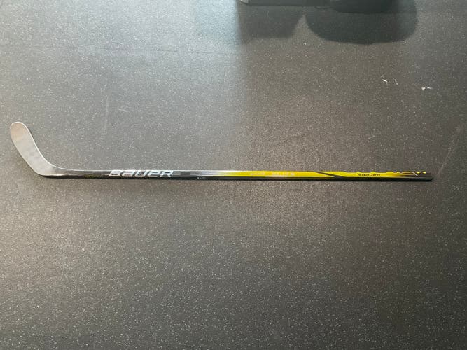 Senior Bauer Vapor Hyperlite 2 Right Handed Hockey Stick P28 (New)