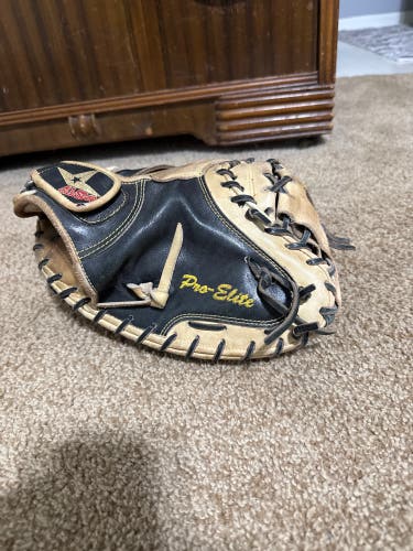 All Star RH CM3000SBT Catcher's Glove 33" (Used)