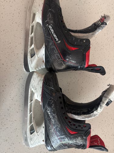 Bauer Vapor 3X Pro Hockey Skates Regular Width Size 5 (Used)