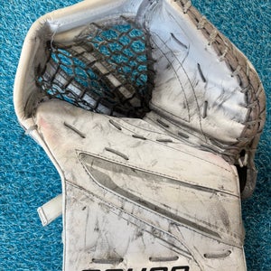 White Senior Bauer Supreme MV Pro Goalie Glove Regular (Used)