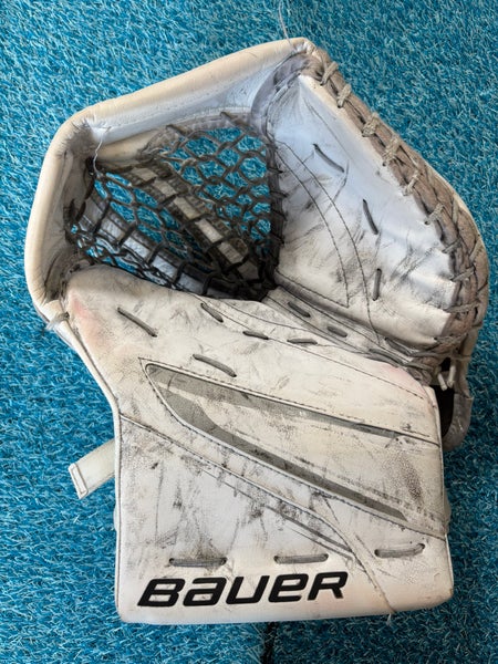 White Senior Bauer Supreme MV Pro Goalie Glove Regular (Used)