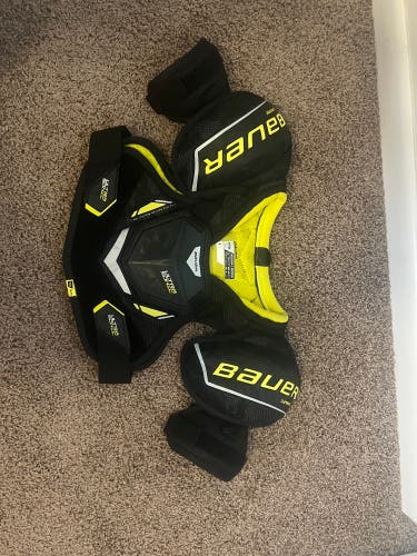 Youth Medium Bauer Supreme Ultrasonic Shoulder Pads (Used)