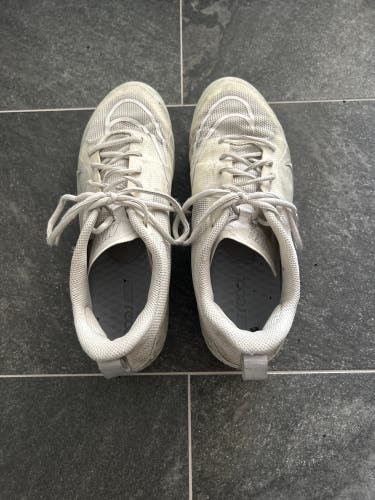White Men's Size M 10.5 (W 11.5) Nike Low Top Alpha Huarache 8 Elite (Used)