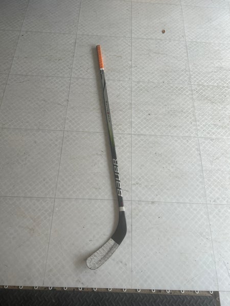 Intermediate Bauer Vapor Hyperlite 2 Right Handed Hockey Stick P92  (Used)