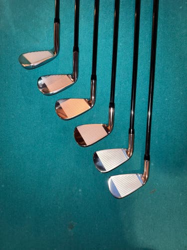 Men's 2024 Callaway Elyte X Right Handed 6-PW + GW Iron Set Regular Flex Graphite Shaft (New)