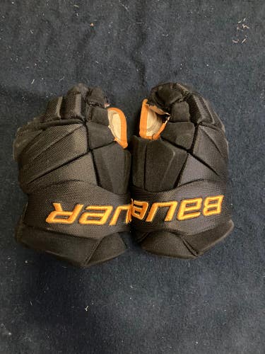 Black Junior Bauer Vapor Pro Team Gloves 12" (Used)