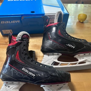 Bauer Vapor 3X Pro Hockey Skates Regular Width   Size 5.5 (Used)