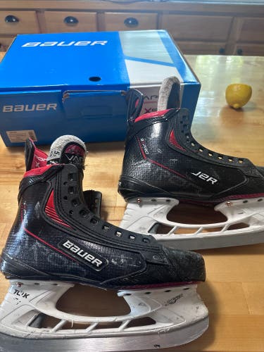 Bauer Vapor 3X Pro Hockey Skates Regular Width   Size 5.5 (Used)