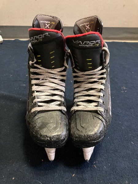 Intermediate Bauer Vapor Hyperlite Hockey Skates Size 5 (Used)