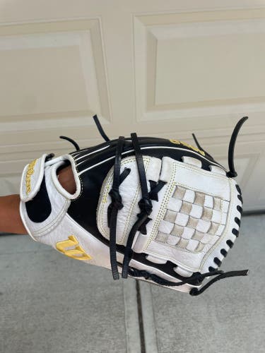 2022 Wilson RH  A950 Softball Glove 12" (Used)