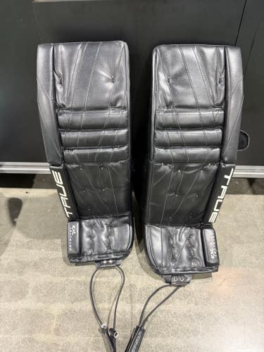 Black 31" Intermediate True Catalyst 7X3 Goalie Leg Pads (Used)