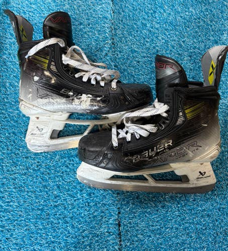 Bauer Vapor Hyperlite 2 Hockey Skates | Senior Size 9.5 (Used)