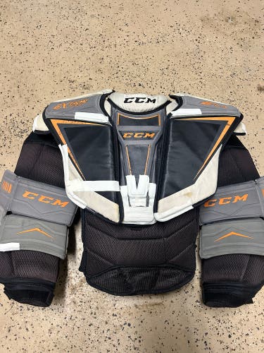 Small CCM Extreme Flex Shield E2.9 Goalie Chest Protector (Used)
