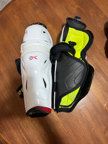 Intermediate Bauer Vapor 2x 12" Shin Pads (Used)