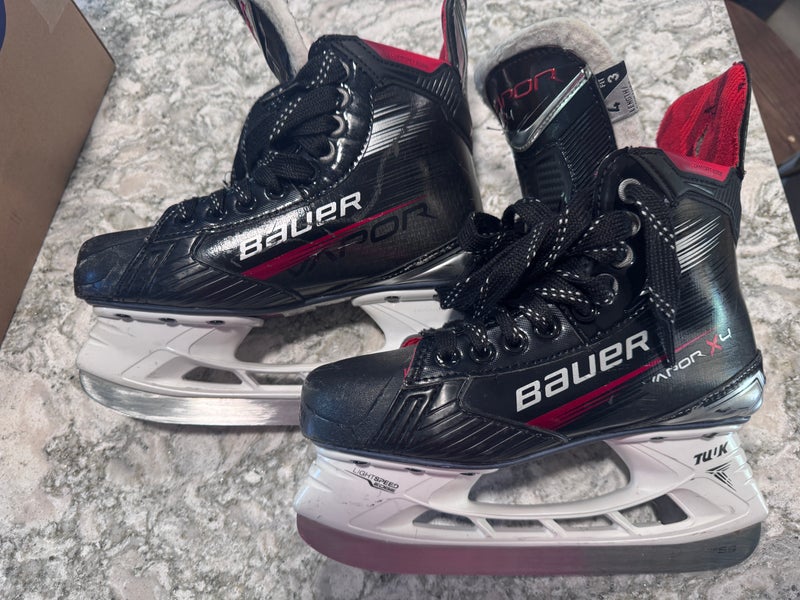 Bauer Vapor X 4 Hockey Skates Intermediate Size 4 (Used)