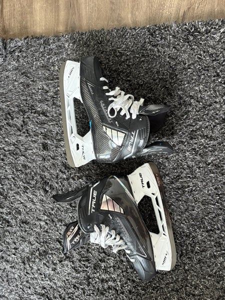 2025 True Catalyst 9X4 Hockey Skates Wide Width   9 (Used)