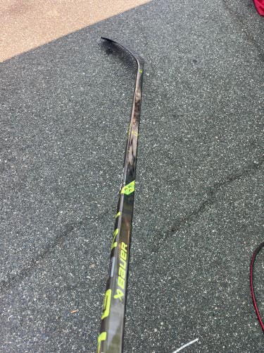Intermediate Bauer Ag5nt Hockey Stick Right Handed PP92