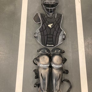 Easton M5 QwikFit Catcher's Set | Size: Intermediate
