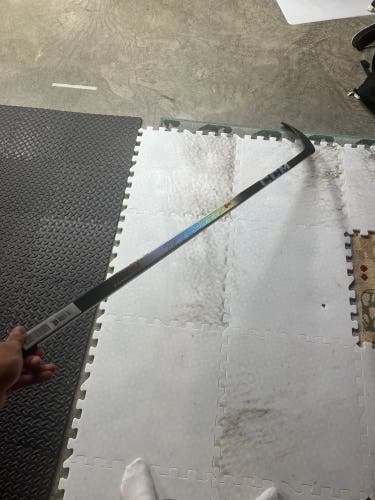 (BRAND NEW) Intermediate CCM Jetspeed FT8 Pro Right Handed Hockey Stick P28M  (New)