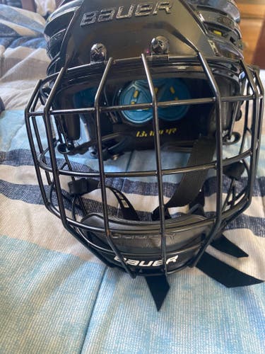 Medium Bauer Re-Akt 150 Helmet (Used)