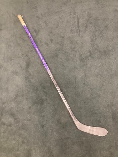 Intermediate Bauer Vapor Hyperlite 2 Hockey Stick Left Hand (Used)