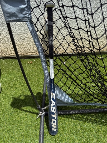 2022 Easton Typhoon Alloy Bat (-12) 16 oz 28" (Used)