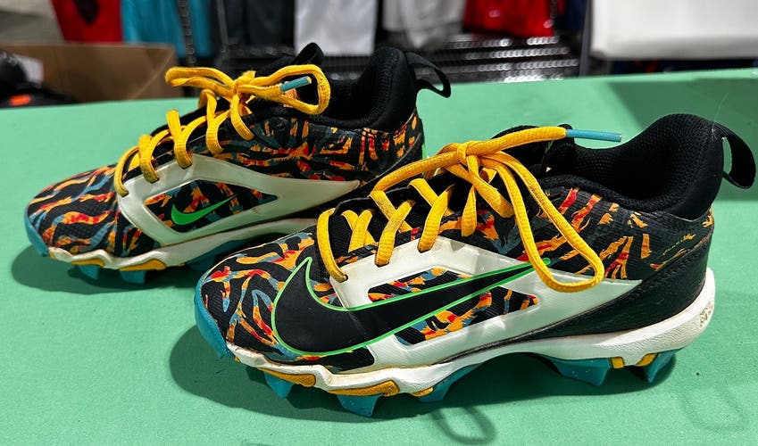 Black Kid's Size M 3.0 (W 4.0) Youth Nike ALPHA MENACE 4 KELCE Low Top Footwear Molded Cleats (Used)